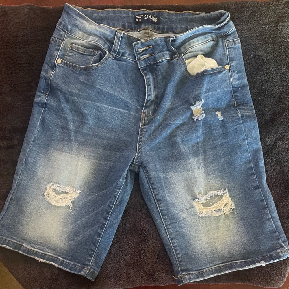 Shorts above knee